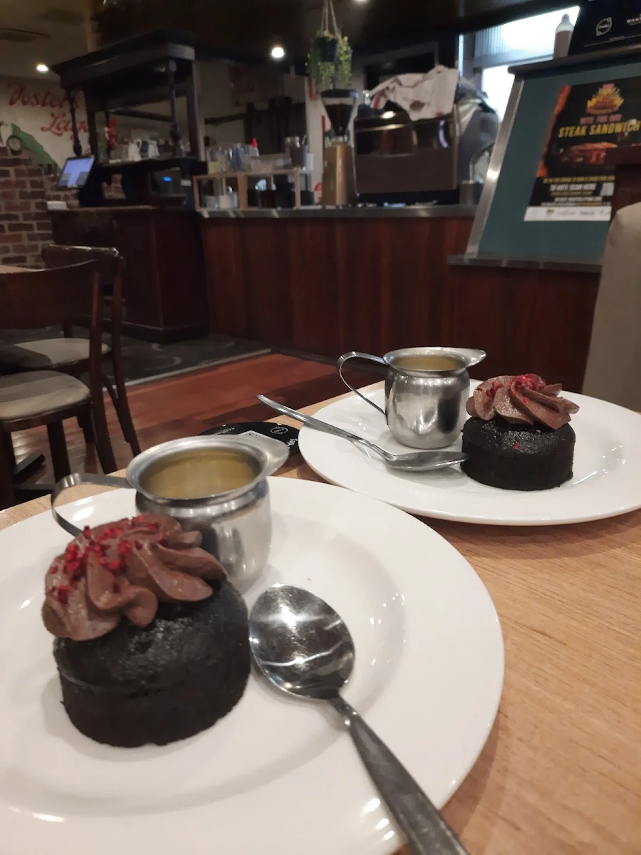 Mud Cake with Custard, Wanneroo Villa Tavern