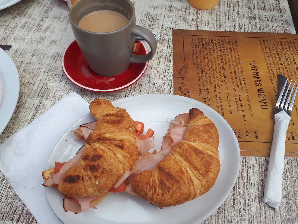 Croissants, Gullivers cafe