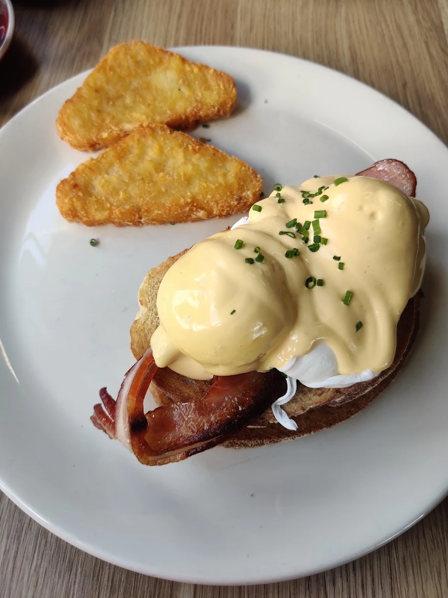 Egg Benedict, Gullivers cafe