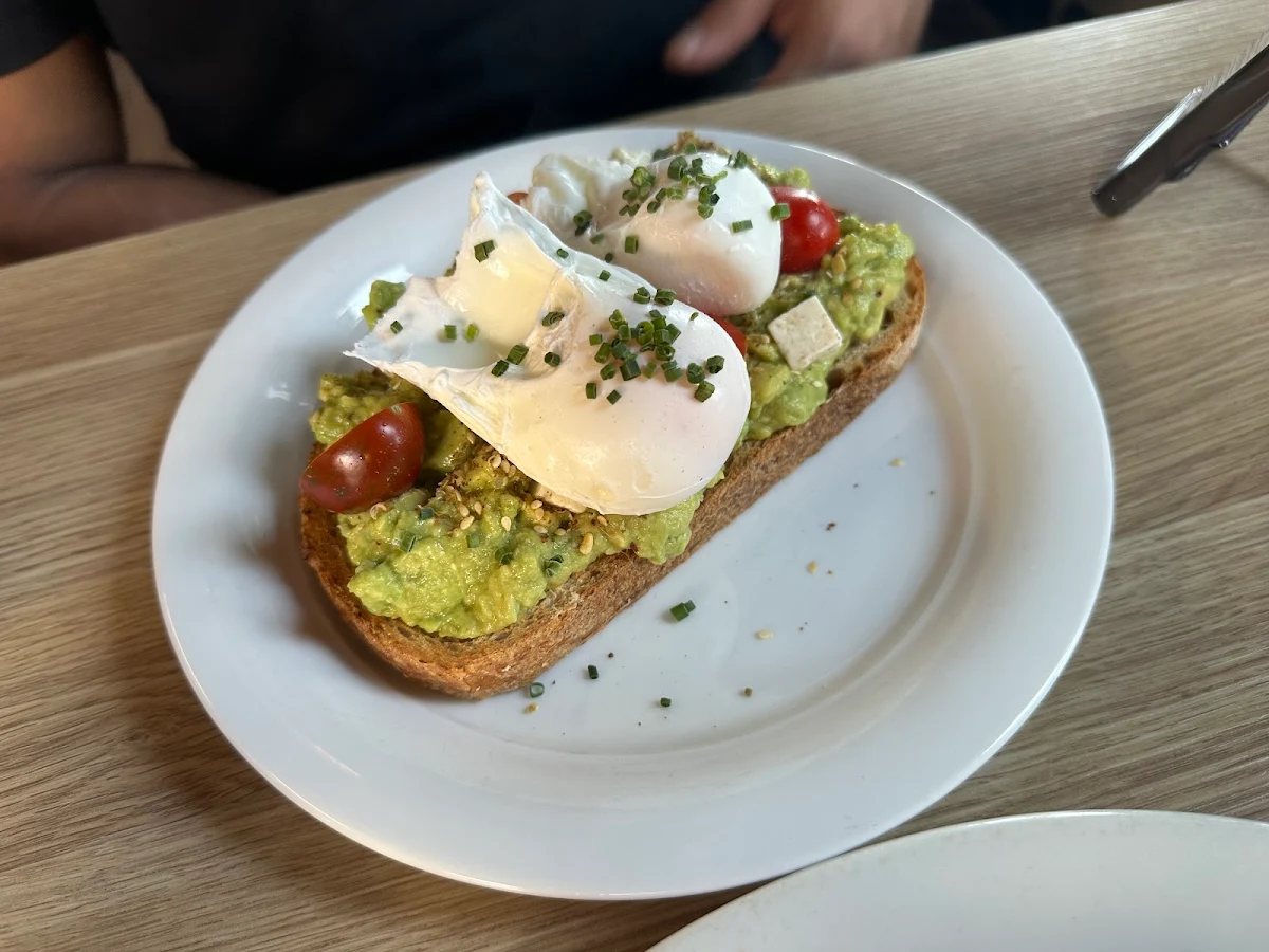 Smashed Avocado, Gullivers cafe