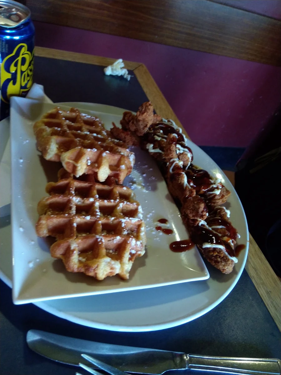 Waffles & Wings, Gullivers cafe