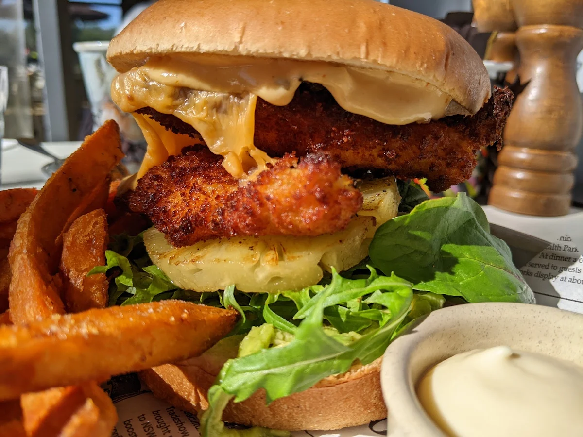 Crispy Chicken Burger, Cafe Lattetude