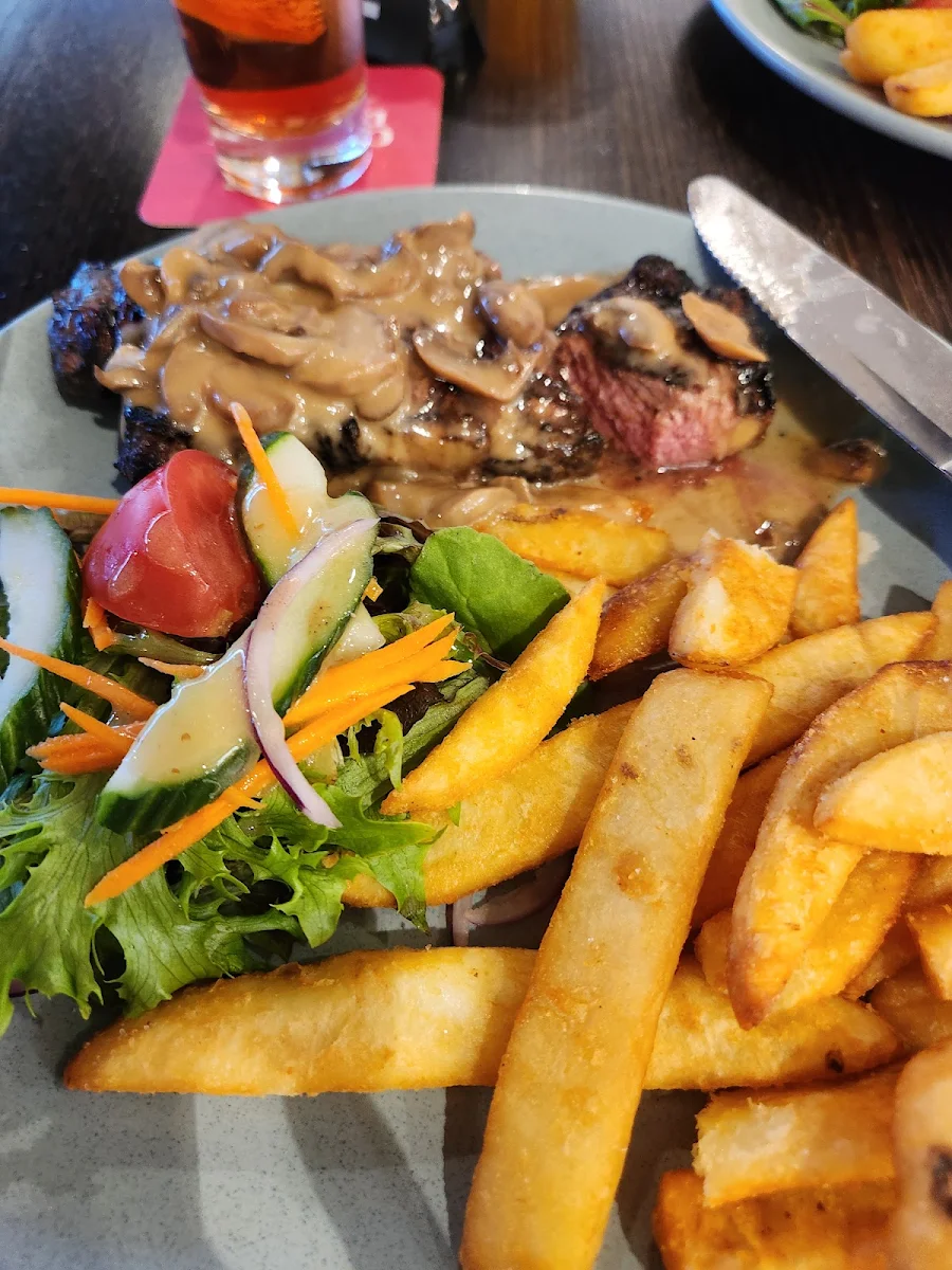 Steak and Chips, Shell Club