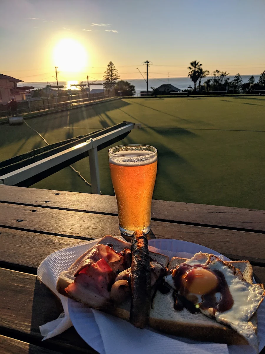 BBQ Breakfast, The Wombarra Bowlo & Thai Food