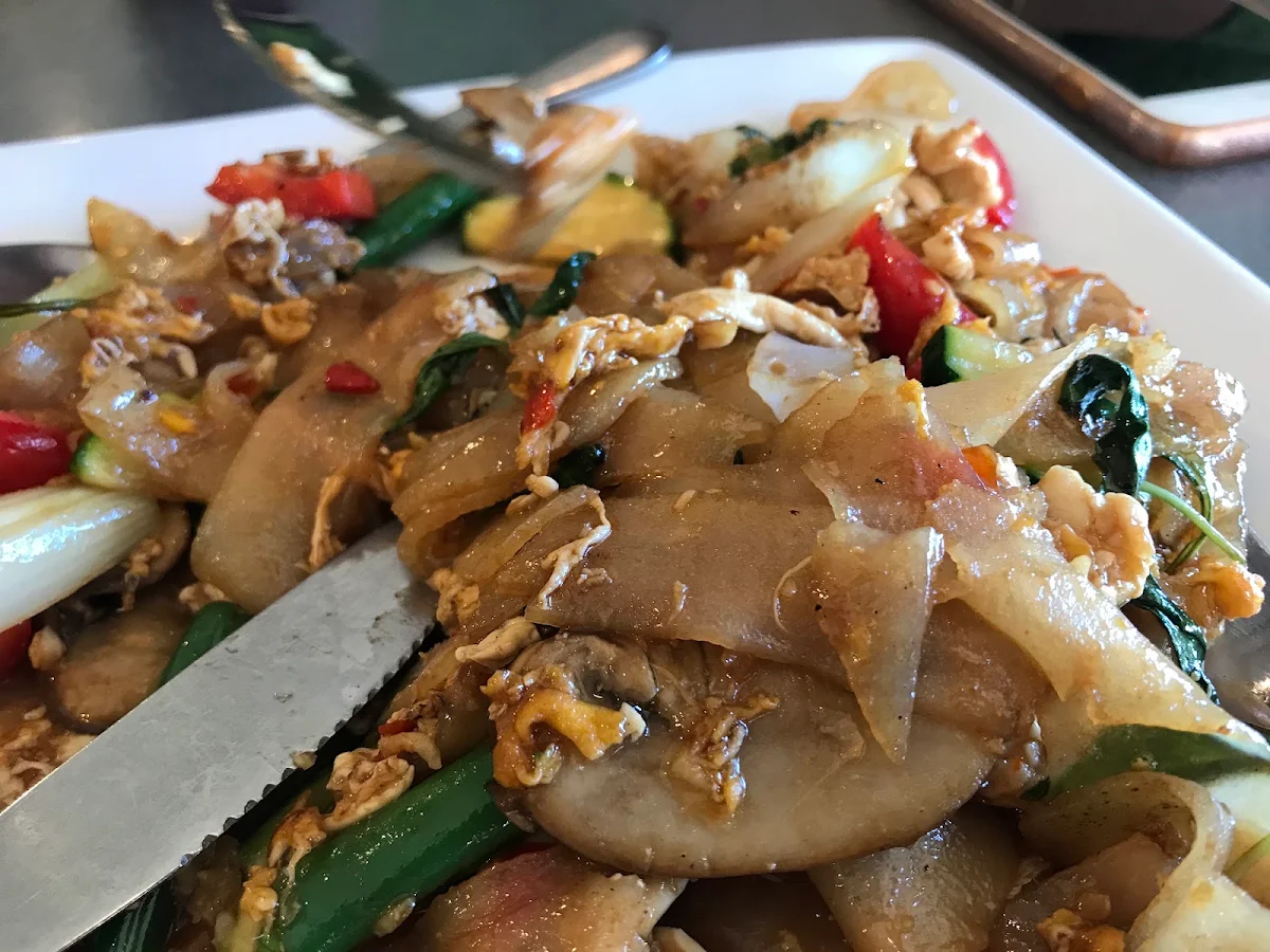 Pad See EW, The Wombarra Bowlo & Thai Food