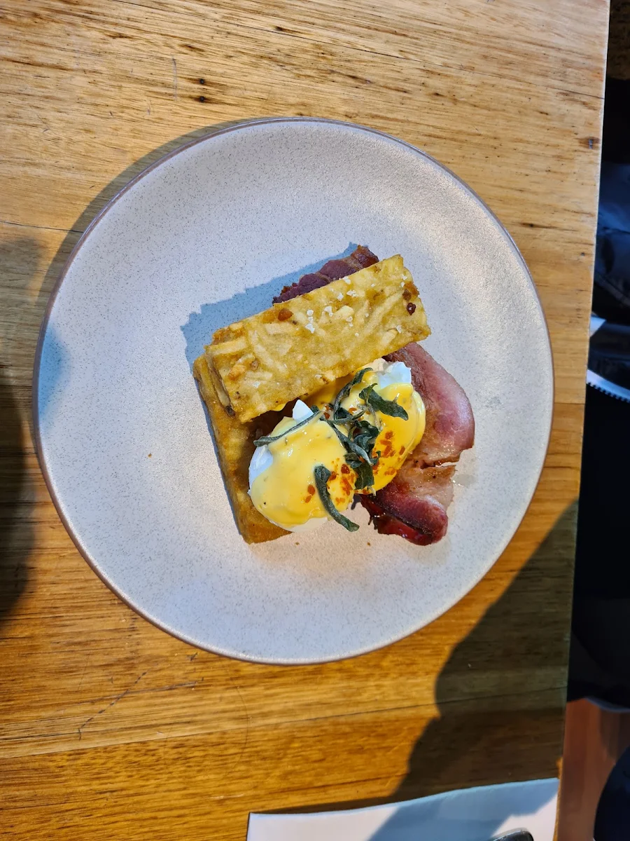 Eggs Benedict, Top Paddock Cafe