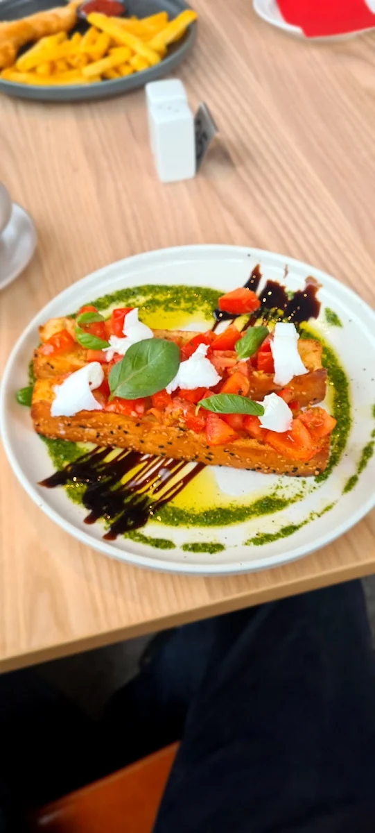 Brushcetta, The Lonsdale Hotel