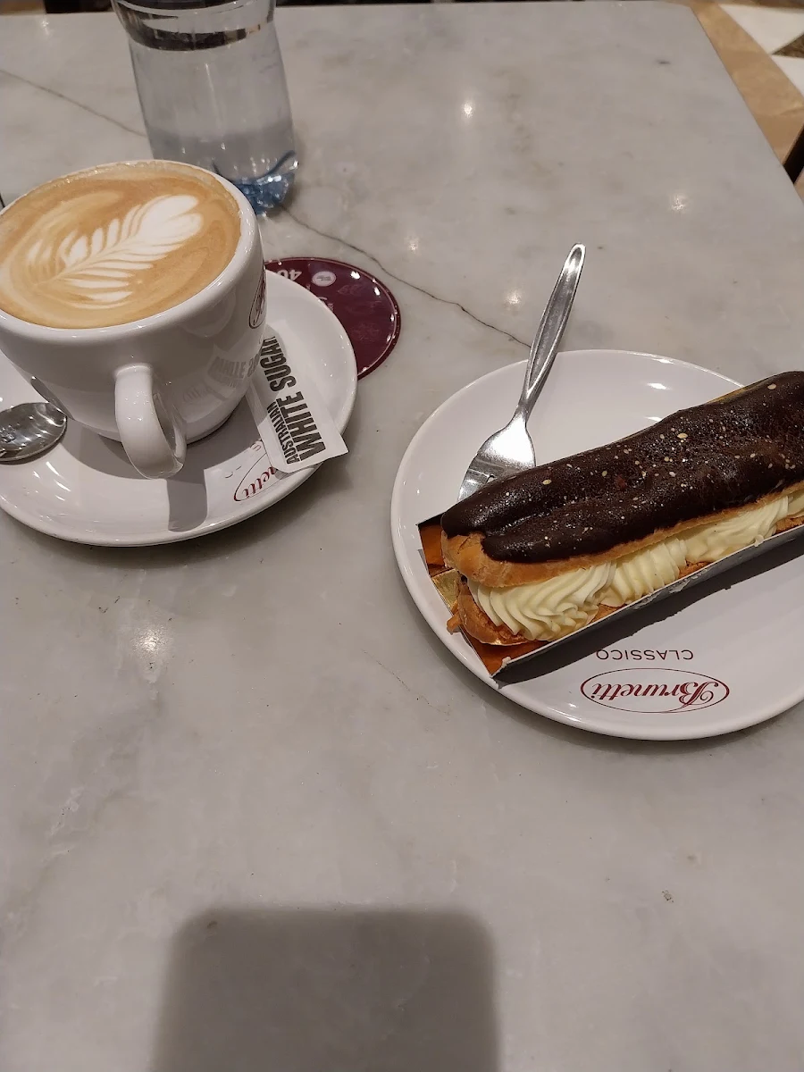 Classic Eclair, Brunetti Classico Gelato Bar