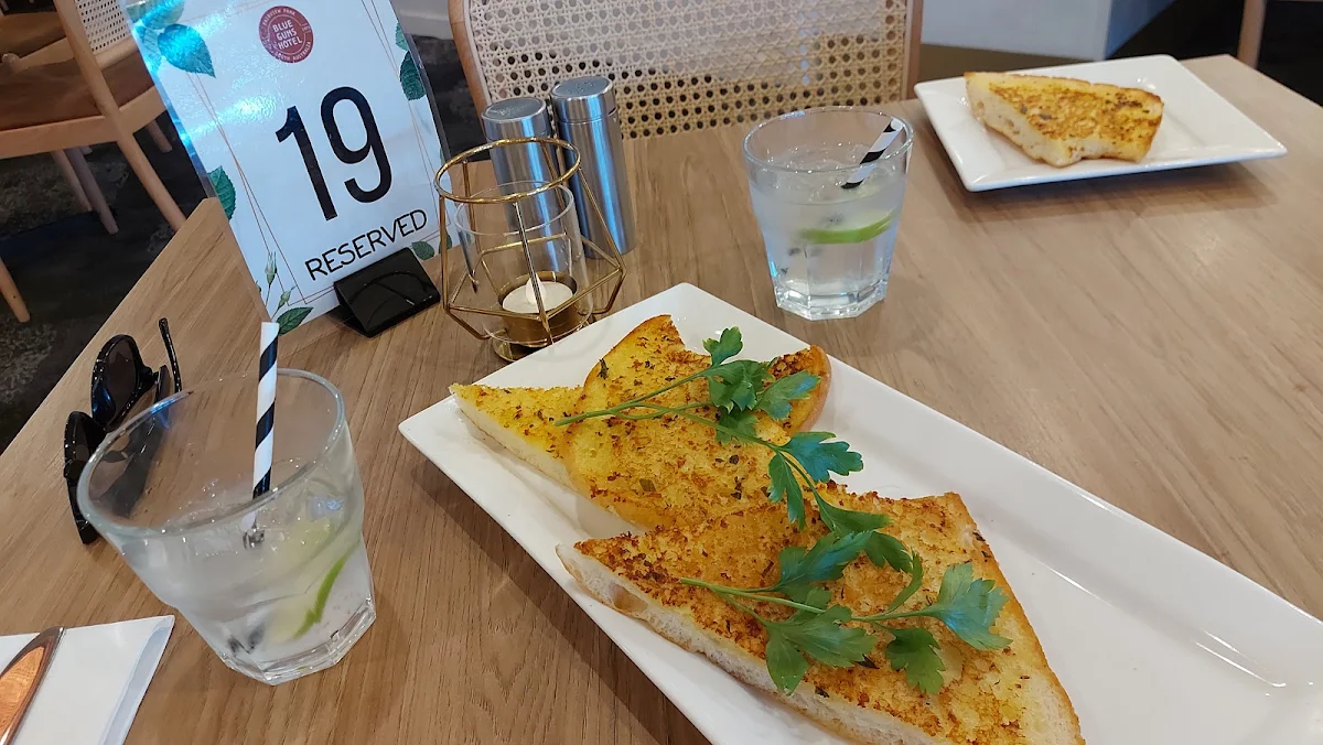 Garlic Bread, Blue Gums Hotel Motel