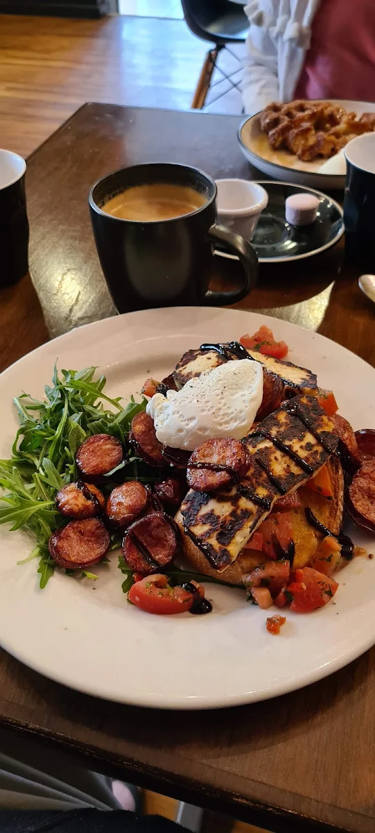 Big Brekky, The White Rabbit Cafe, Bar and Grill