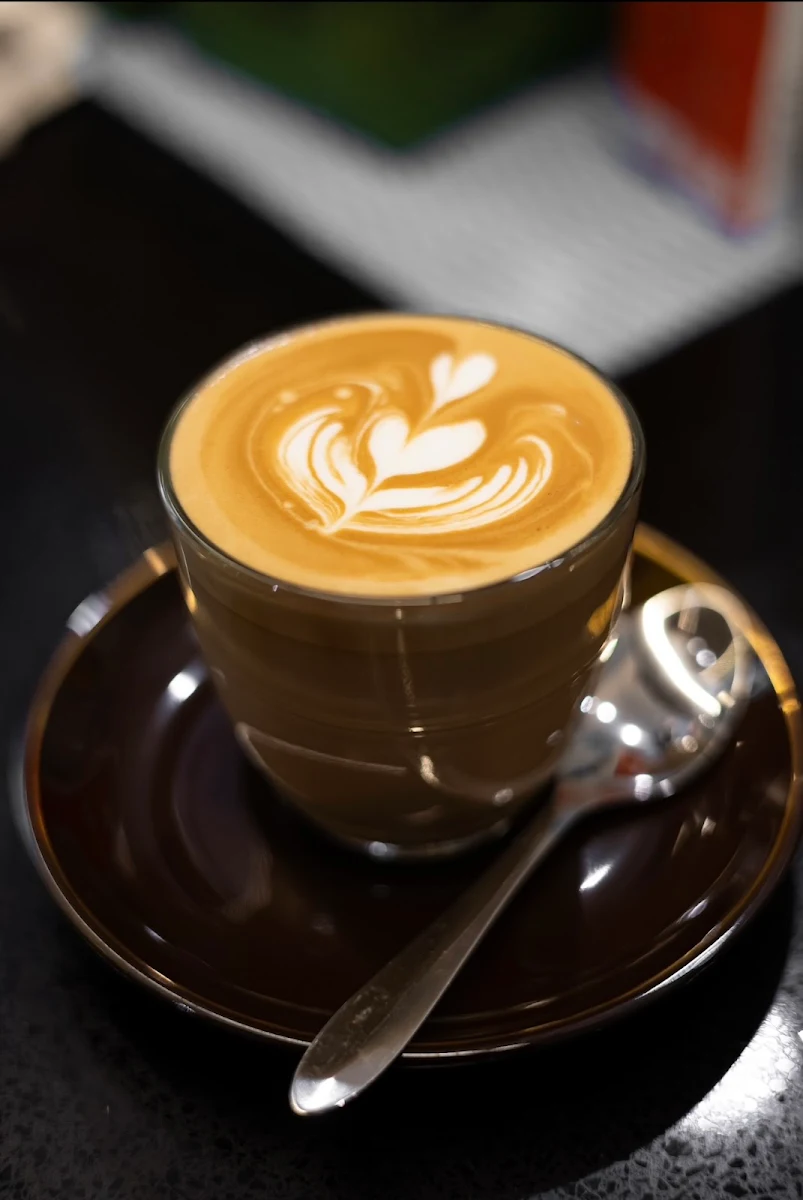 Flat White, luxe8 cafe & bar