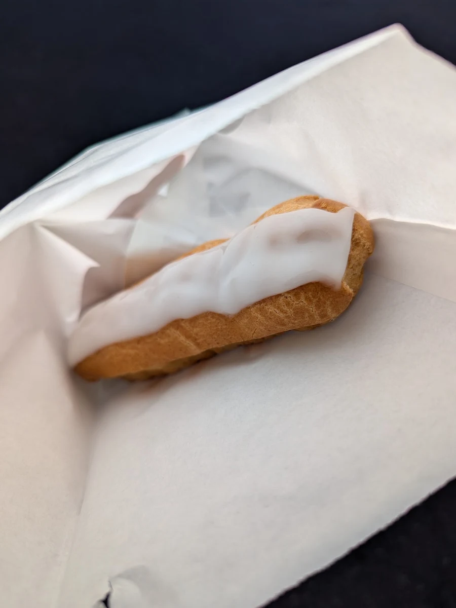 Éclair, Baked On 44 French bakery and delicatessen