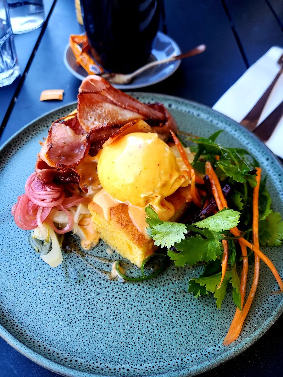 Eggs Benedict, Cafe Latte