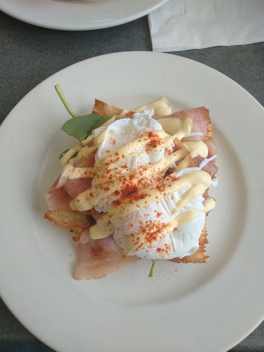 Eggs Benedict, CHILL BISTRO.
