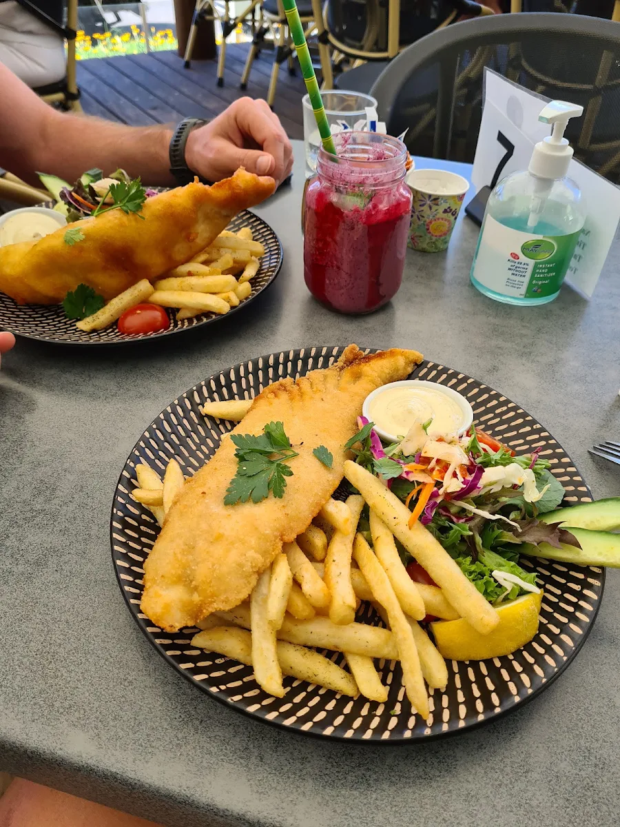 Fish & Chips, CHILL BISTRO.