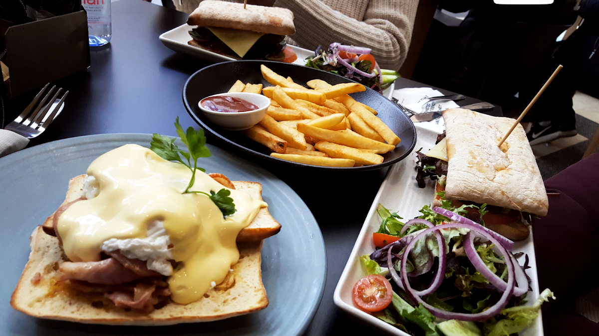 Bacon Eggs Benedict Steak Sandwich & Chips