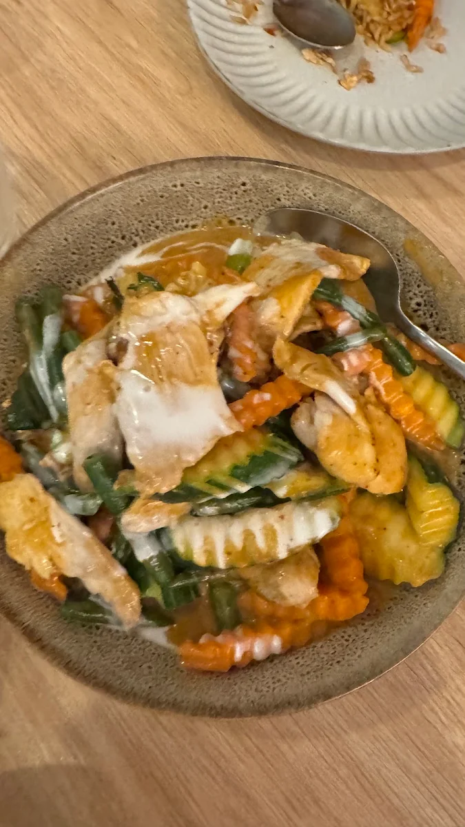 Highlights, Giant Thai Restaurant