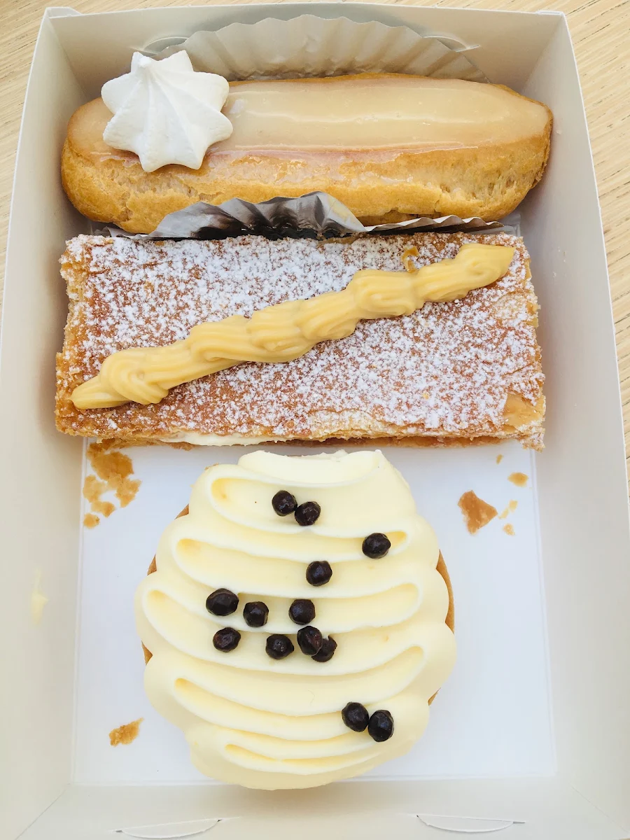 Coffee Eclair, Lavie & Belle Bakery Surry Hills
