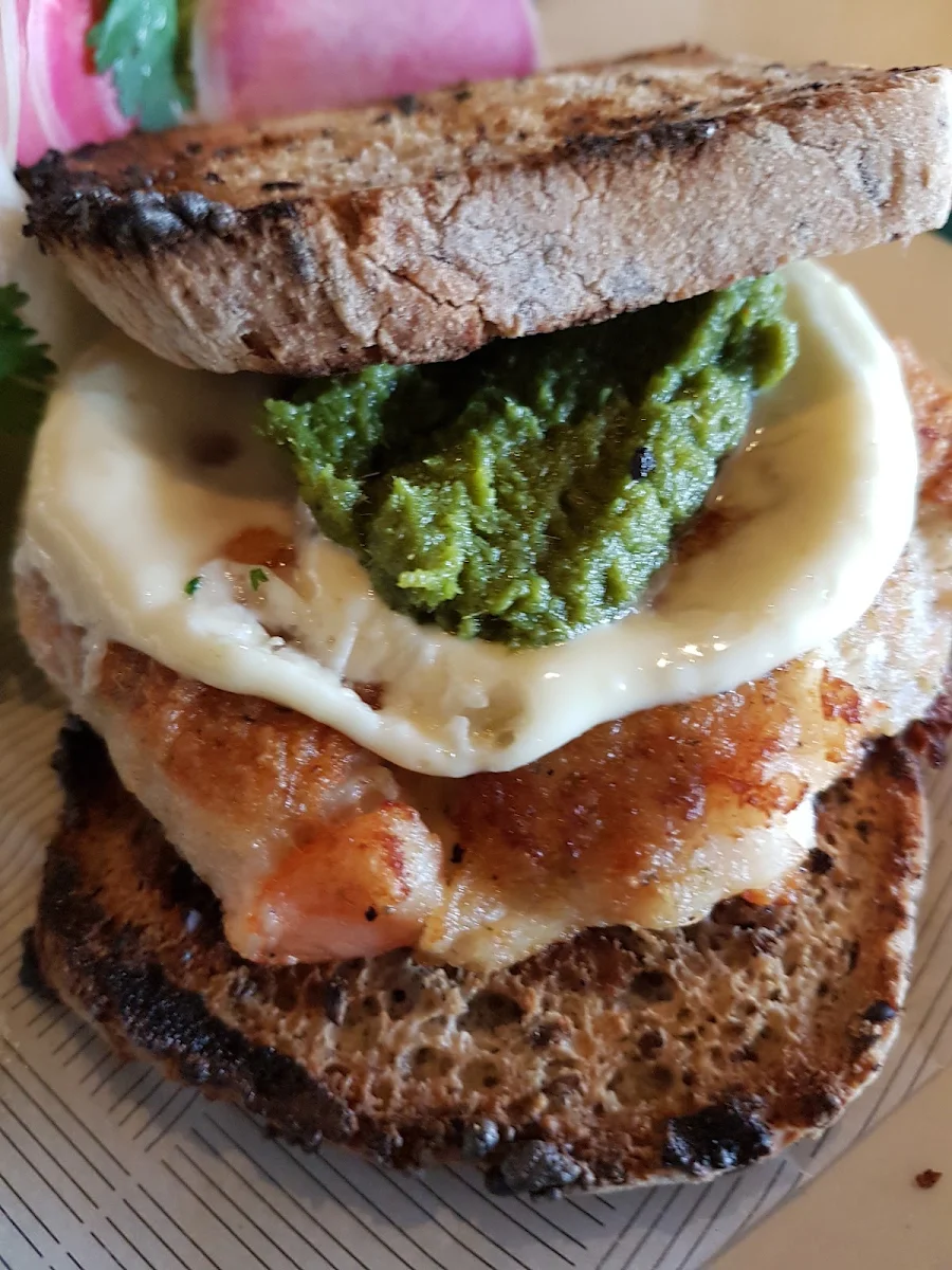Prawn Burger, bills