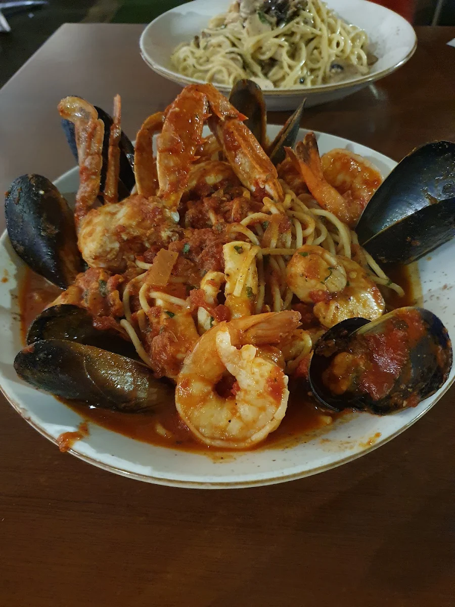 Spaghetti Pescatore, Royal Standard Hotel