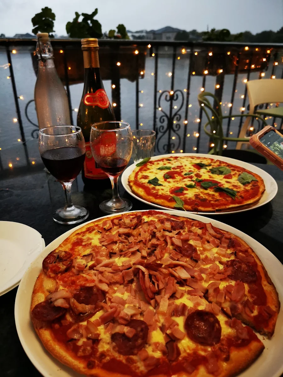 Highlights, Bar Lago Pizzeria Gelateria