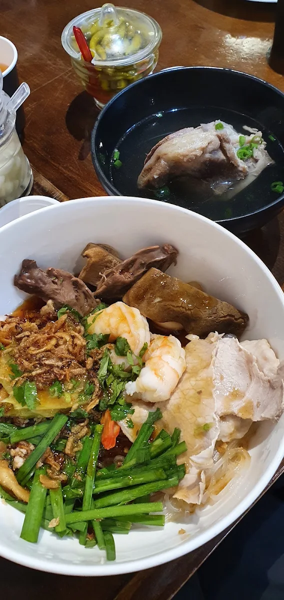Highlights, Yung Lee Cafe & Restaurant