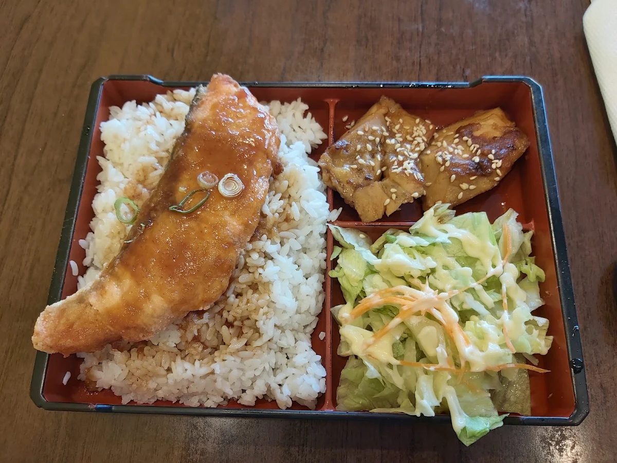Grilled Salmon Bento, Jyu Jyu