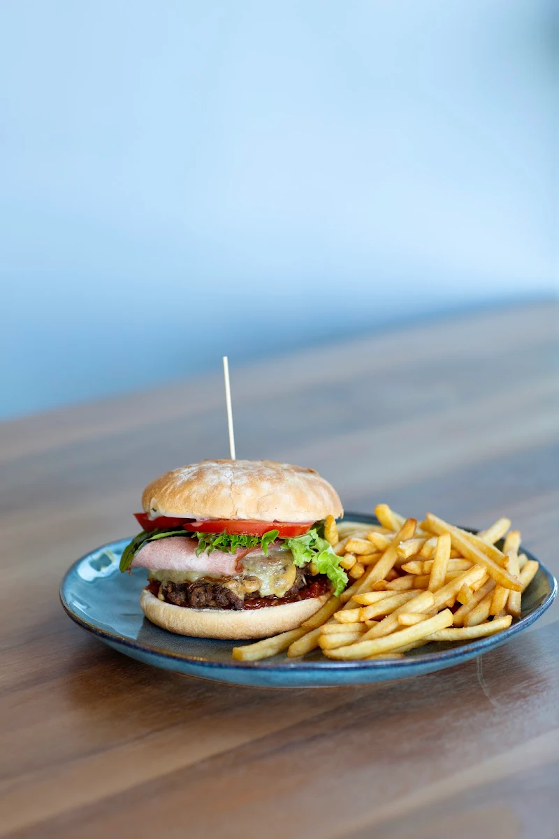 Highlights, Paradiso Cafe & Bar