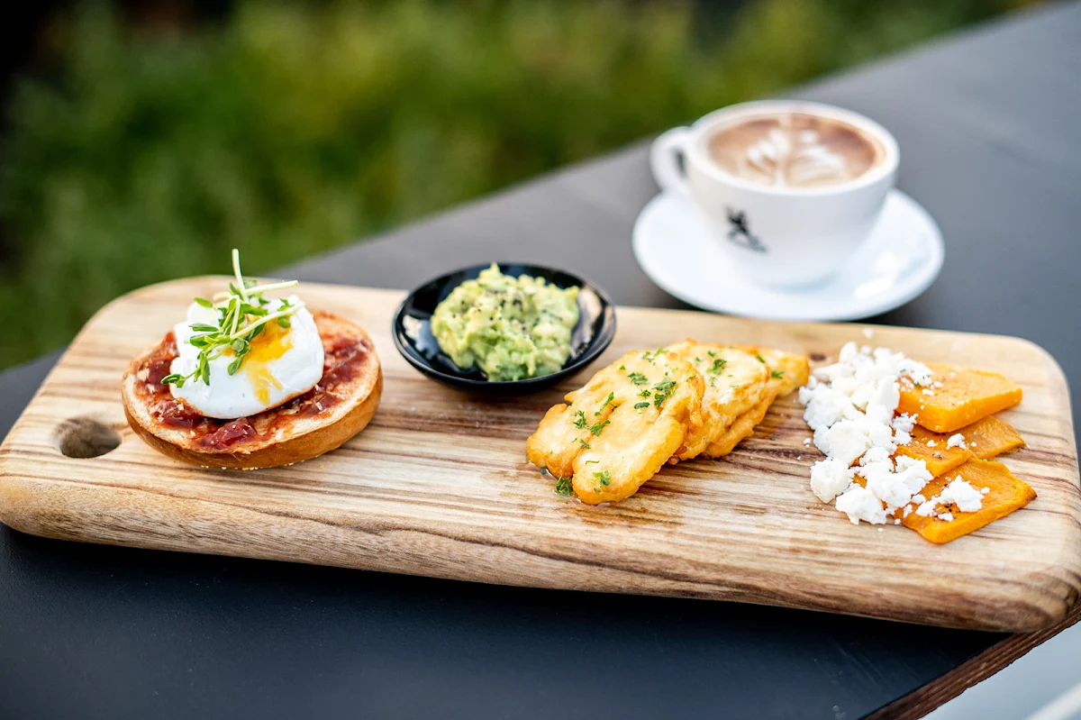 Highlights, Paradiso Cafe & Bar