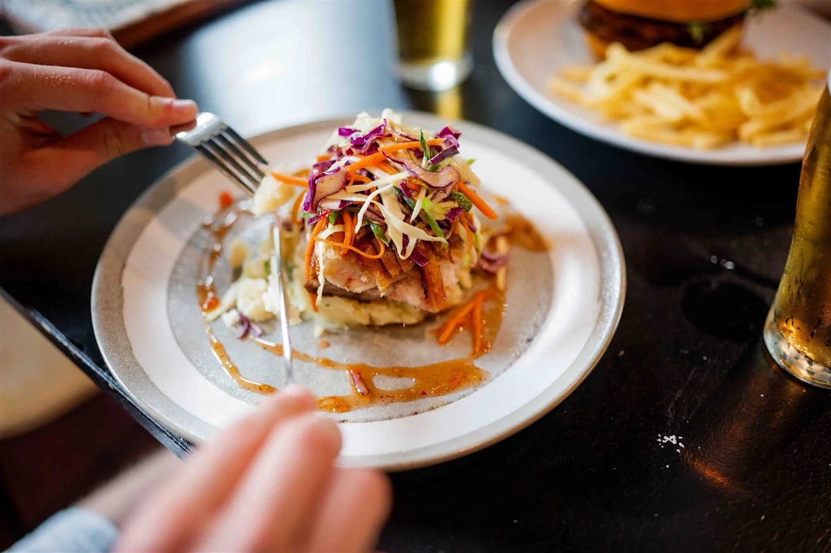 Highlights, Paradiso Cafe & Bar