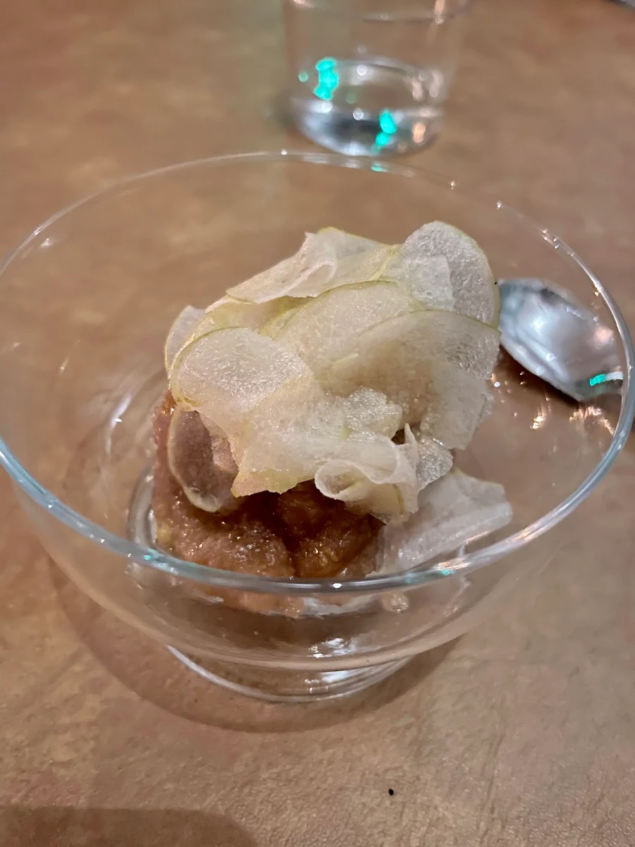 Pear, Dier Makr