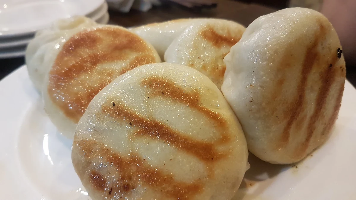 Pan-Fried Pork Buns, Northern Chinese Cuisine 东北人家
