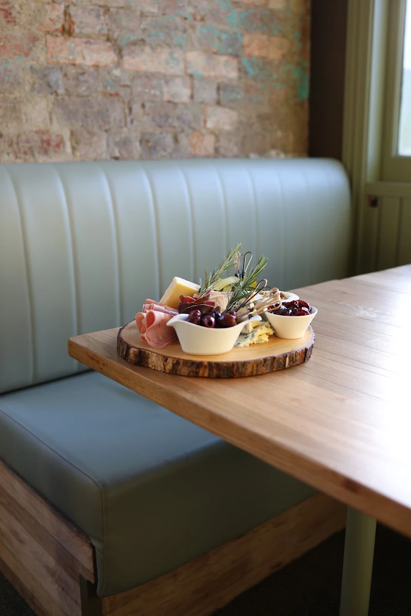 Highlights, Connollys Port Melbourne