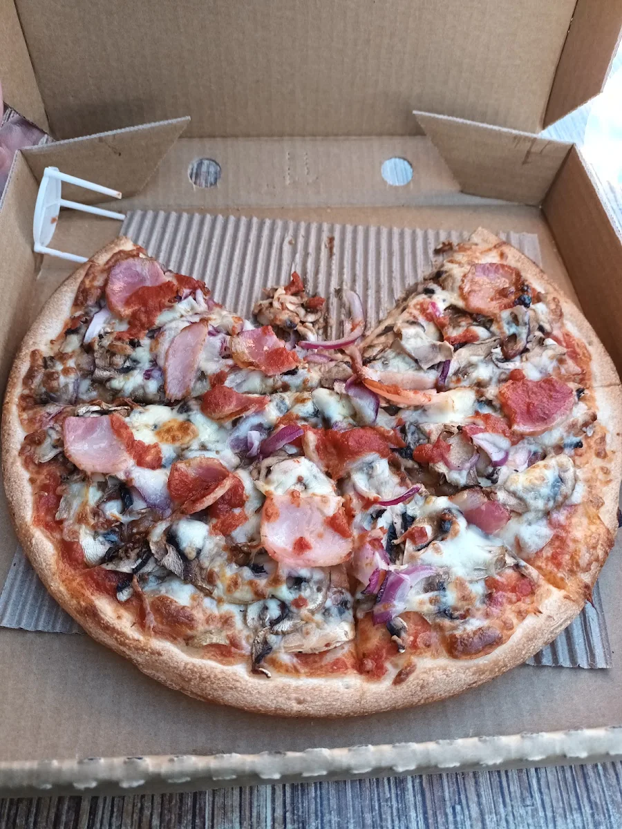 Highlights, Loui and Frankos Pizza & Pasta on Broadway