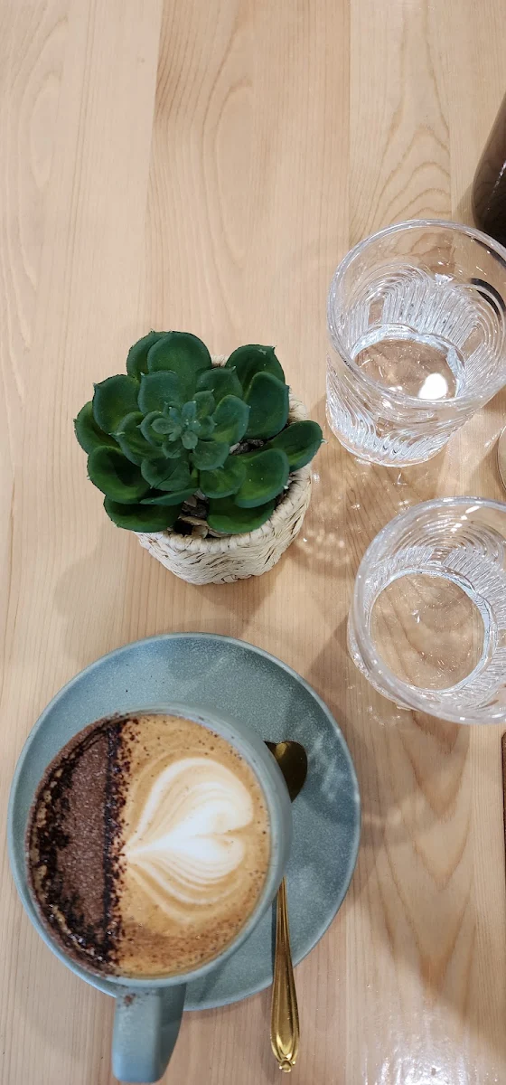 Highlights, The Bees Knees Eatery
