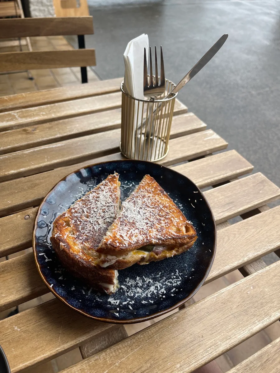 Highlights, The Bees Knees Eatery