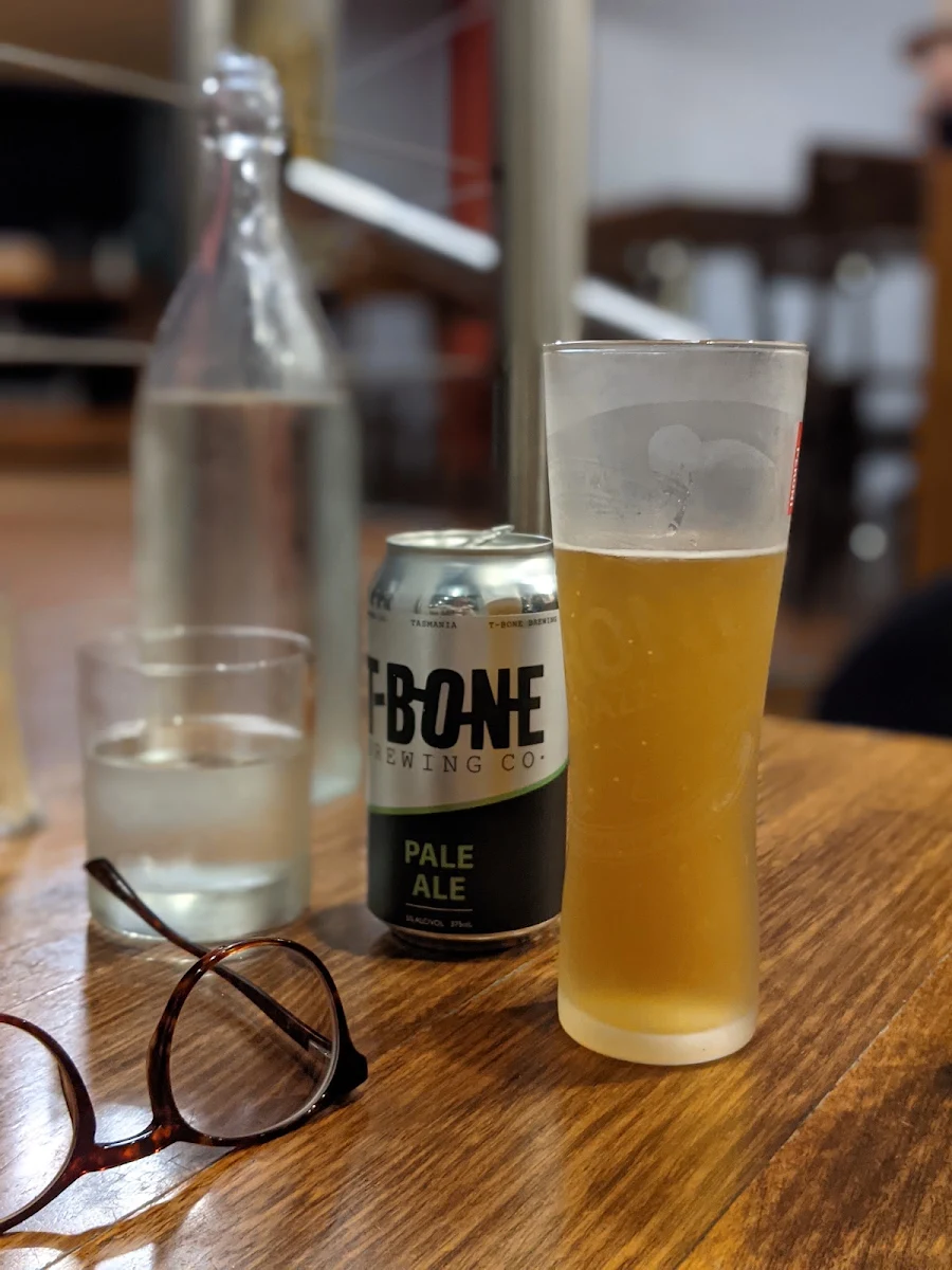 T-Bone Pale Ale, Amici