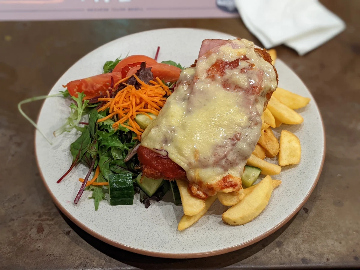 Chicken Parma, Tudor Hotel Redfern