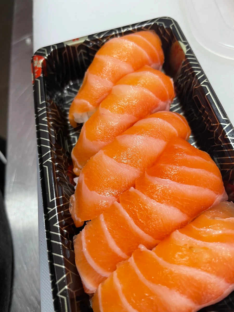 Fresh Salmon Nigiri 5 Pieces