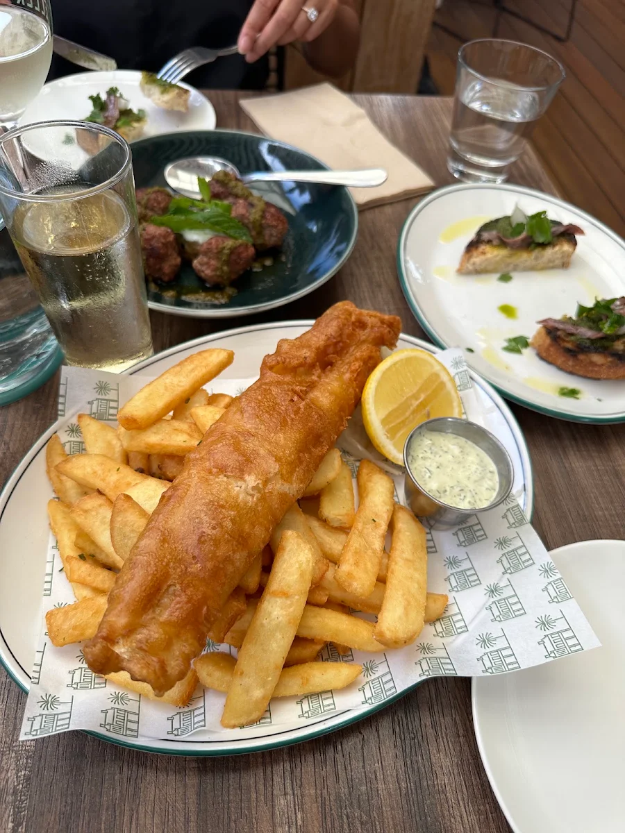 Fish and Chips, Teller