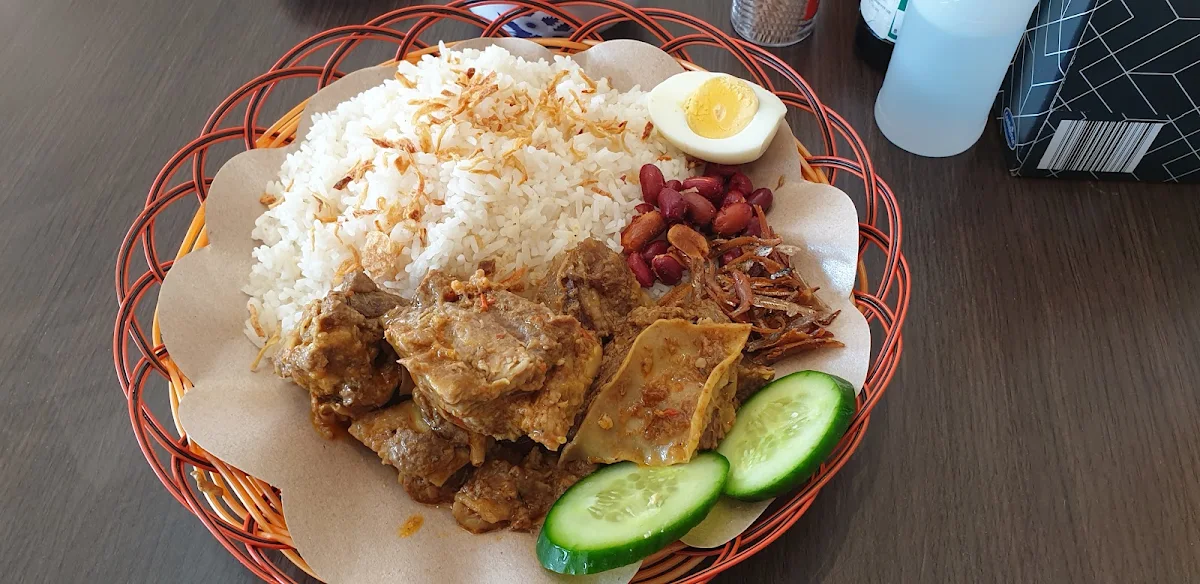 Vietnamese Roast Chicken with Rice