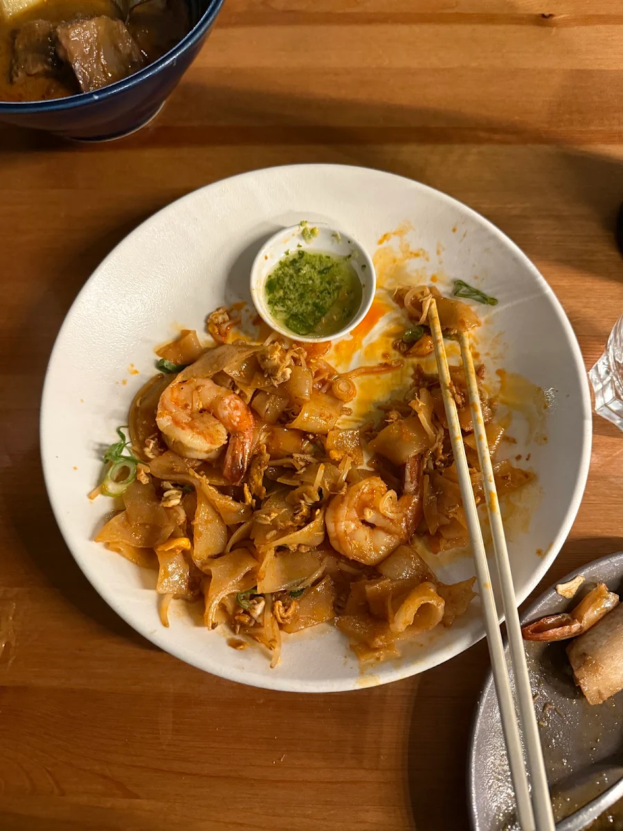 Pad Thai with Shell on King Prawns