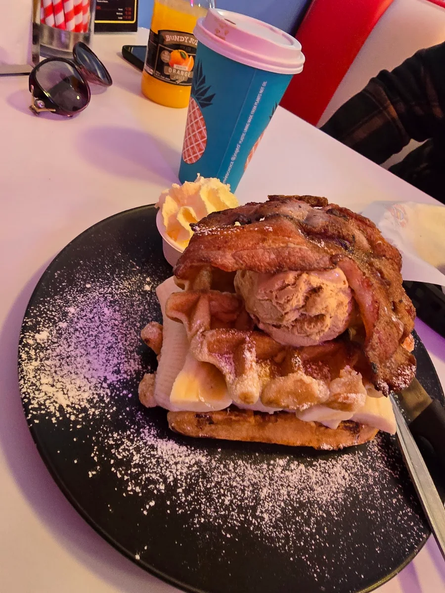 Highlights, Groove 'n' Grill Diner