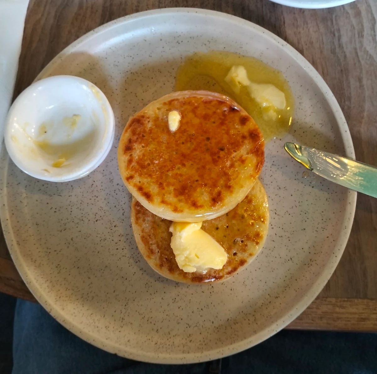 Crumpets, Johnny Alloo