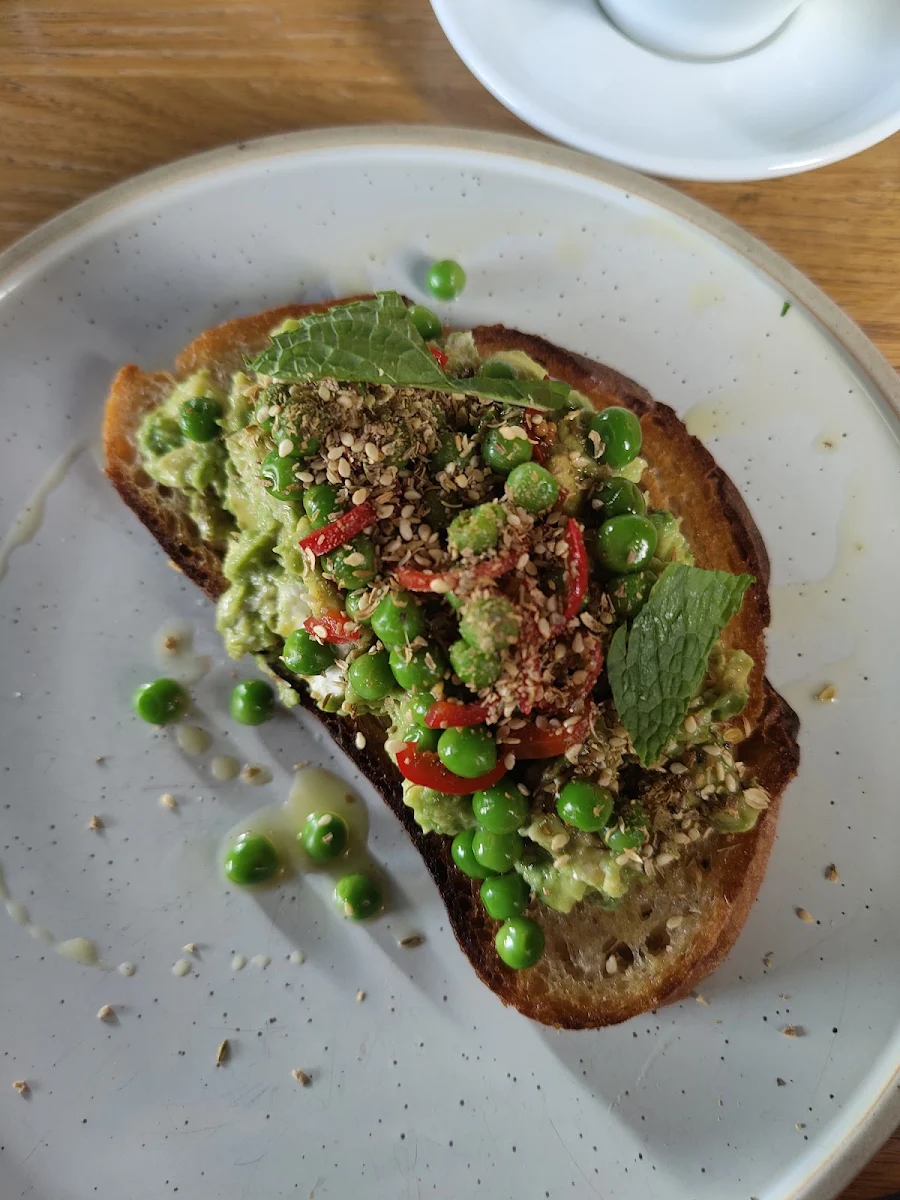 Smashed Avocado, Johnny Alloo