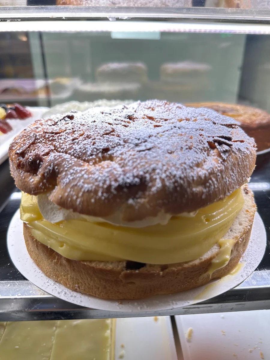 Highlights, Knightsbridge bakery