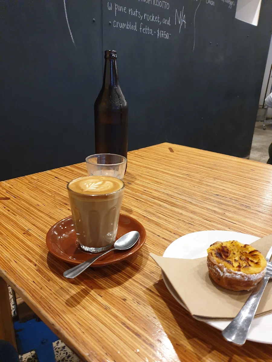 Lateé, Goldfish Bowl Cafe & Bakery