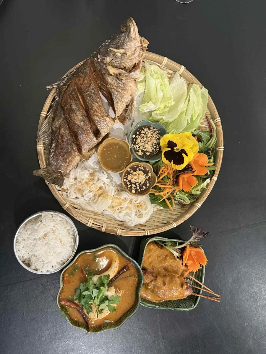Highlights, Moe Thai Restaurant