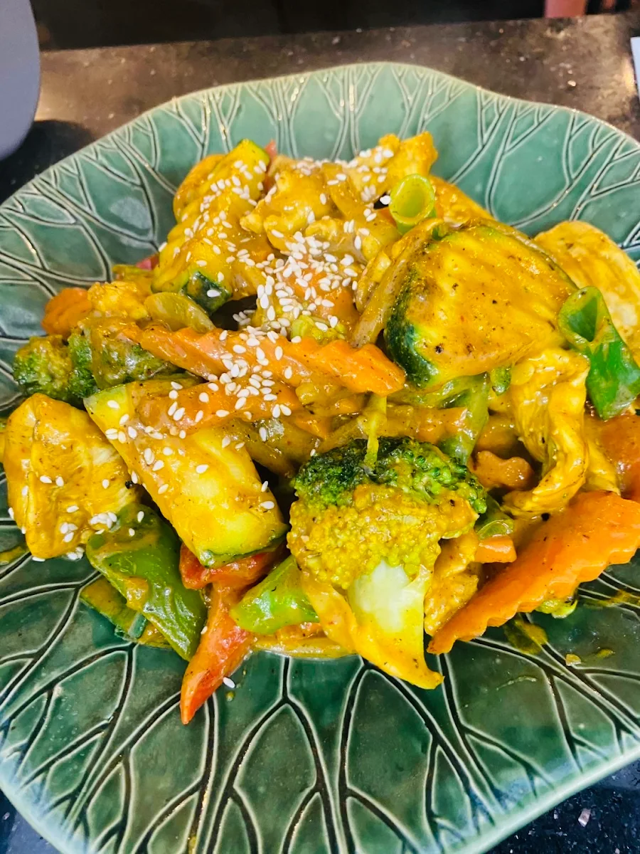 Highlights, Moe Thai Restaurant