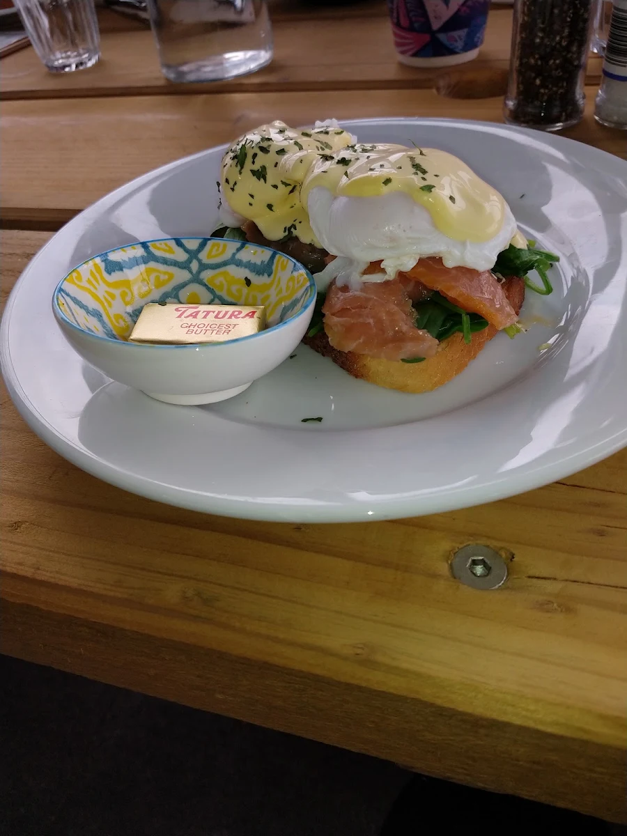 Eggs Benedict, Blind Freddy's Cafe
